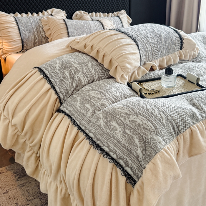 91家纺网 家纺一手货源 找家纺 极简 2025新款立体雕花牛奶绒荷叶边四件套 巴黎-灰