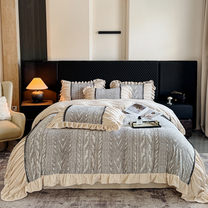 91家纺网 家纺一手货源 找家纺 极简 2025新款立体雕花牛奶绒荷叶边四件套 巴黎-灰