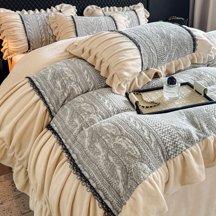 91家纺网 家纺一手货源 找家纺 极简 2025新款立体雕花牛奶绒荷叶边四件套 巴黎-灰