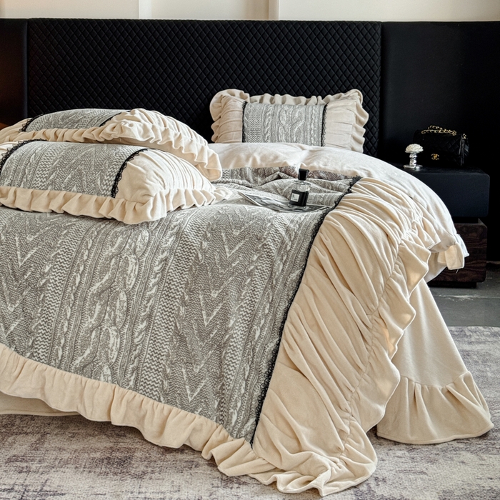 91家纺网 家纺一手货源 找家纺 极简 2025新款立体雕花牛奶绒荷叶边四件套 巴黎-灰