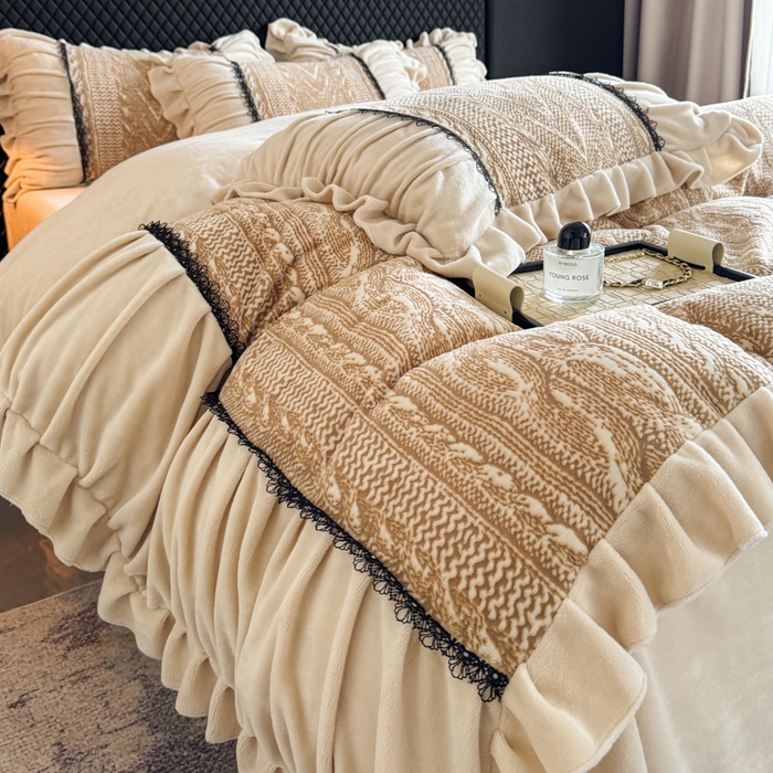 91家纺网 家纺一手货源 找家纺 极简 2025新款立体雕花牛奶绒荷叶边四件套 巴黎-金