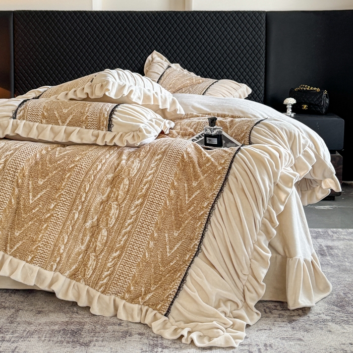 91家纺网 家纺一手货源 找家纺 极简 2025新款立体雕花牛奶绒荷叶边四件套 巴黎-金