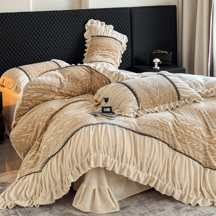 91家纺网 家纺一手货源 找家纺 极简 2025新款立体雕花牛奶绒荷叶边四件套 巴黎-金