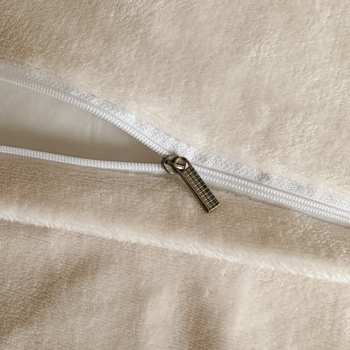 91家纺网 家纺一手货源 找家纺 极简 2025新款立体雕花牛奶绒荷叶边四件套 巴黎-米白