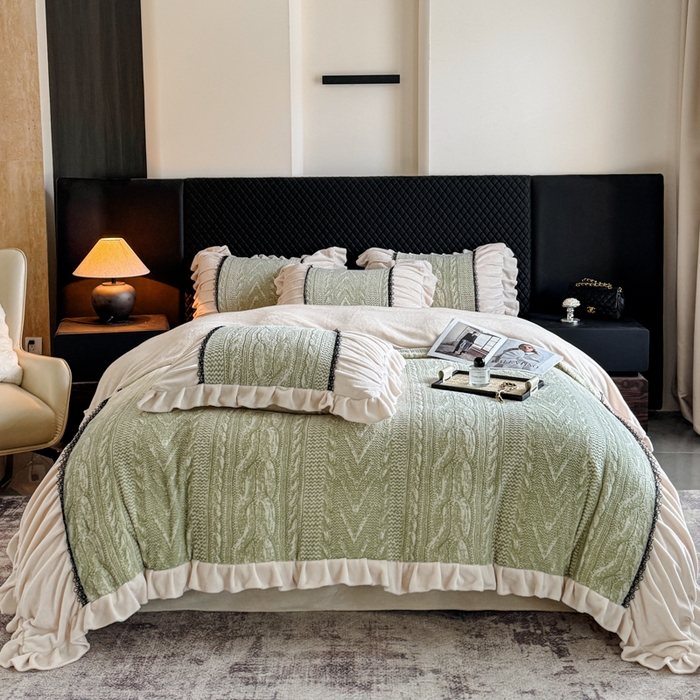 91家纺网 家纺一手货源 找家纺 极简 2025新款立体雕花牛奶绒荷叶边四件套 巴黎-浅绿