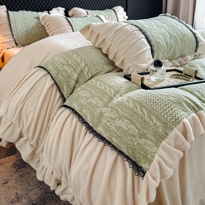 91家纺网 家纺一手货源 找家纺 极简 2025新款立体雕花牛奶绒荷叶边四件套 巴黎-浅绿