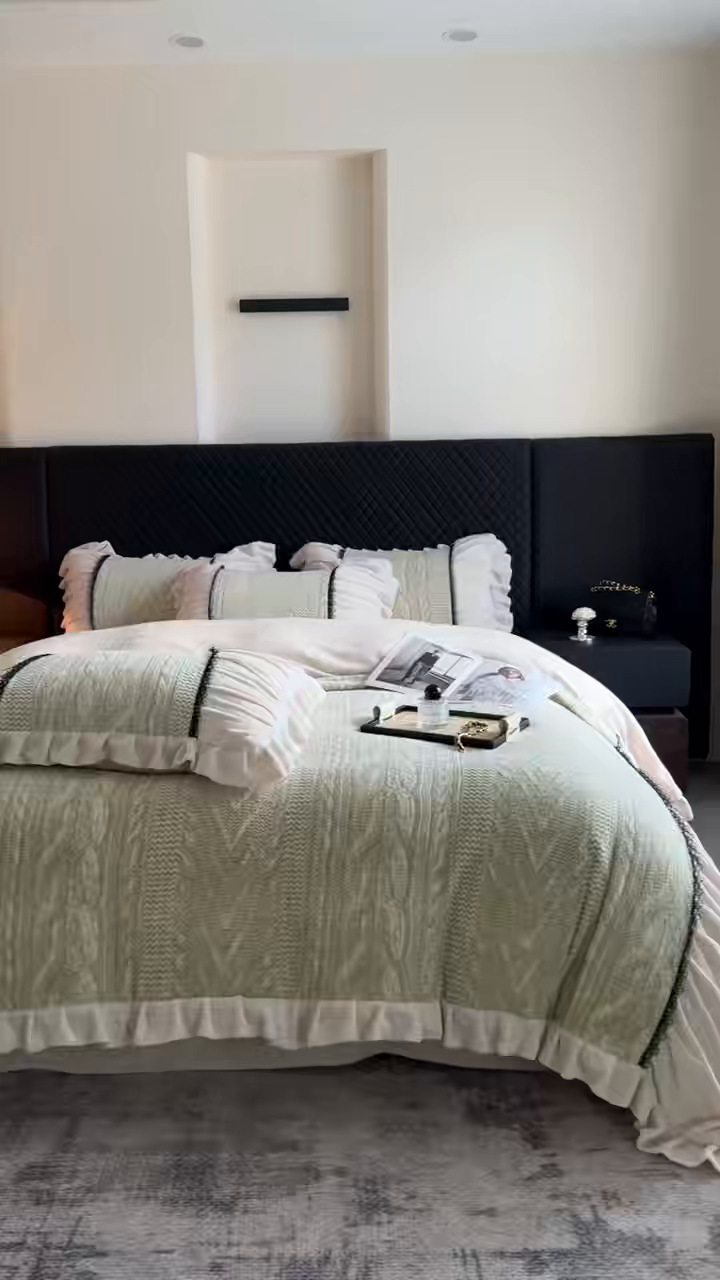 91家纺网 家纺一手货源 找家纺 极简 2025新款立体雕花牛奶绒荷叶边四件套 巴黎-浅绿