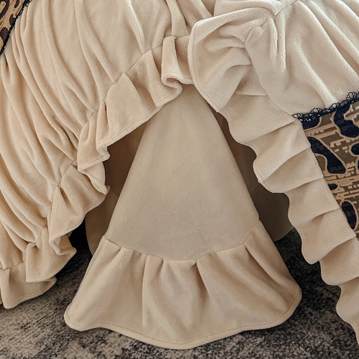 91家纺网 家纺一手货源 找家纺 极简 2025新款立体雕花牛奶绒荷叶边四件套 巴黎-棕