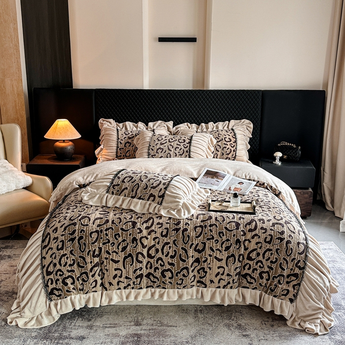 91家纺网 家纺一手货源 找家纺 极简 2025新款立体雕花牛奶绒荷叶边四件套 巴黎-棕