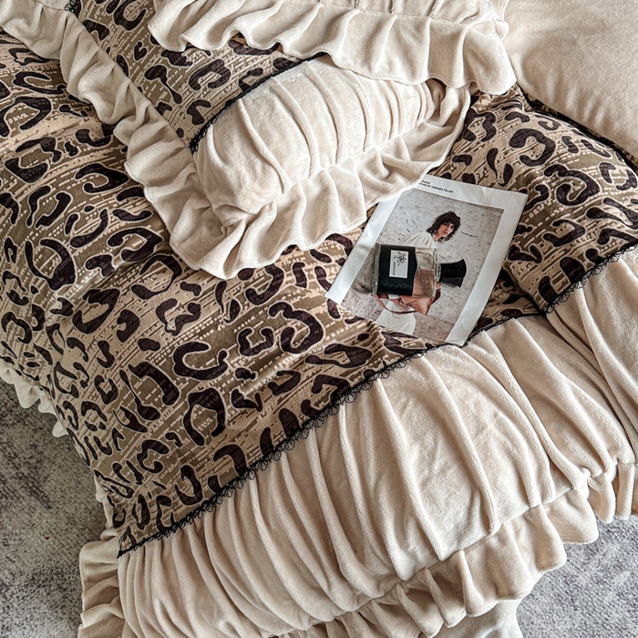 91家纺网 家纺一手货源 找家纺 极简 2025新款立体雕花牛奶绒荷叶边四件套 巴黎-棕
