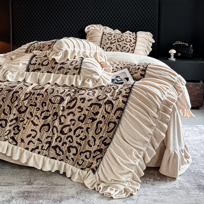 91家纺网 家纺一手货源 找家纺 极简 2025新款立体雕花牛奶绒荷叶边四件套 巴黎-棕