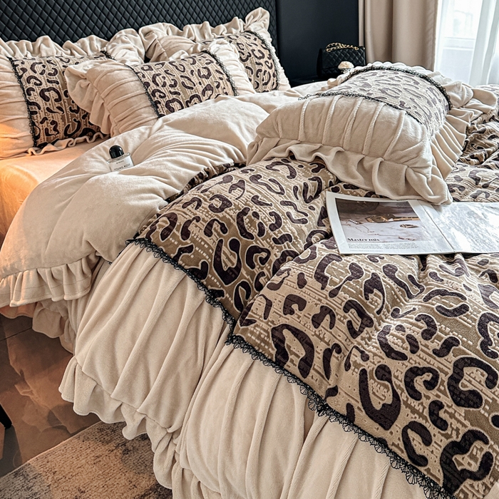 91家纺网 家纺一手货源 找家纺 极简 2025新款立体雕花牛奶绒荷叶边四件套 巴黎-棕