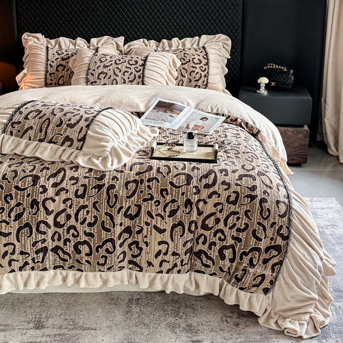 91家纺网 家纺一手货源 找家纺 极简 2025新款立体雕花牛奶绒荷叶边四件套 巴黎-棕