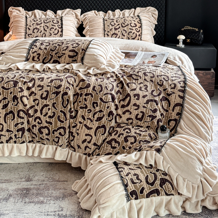 91家纺网 家纺一手货源 找家纺 极简 2025新款立体雕花牛奶绒荷叶边四件套 巴黎-棕