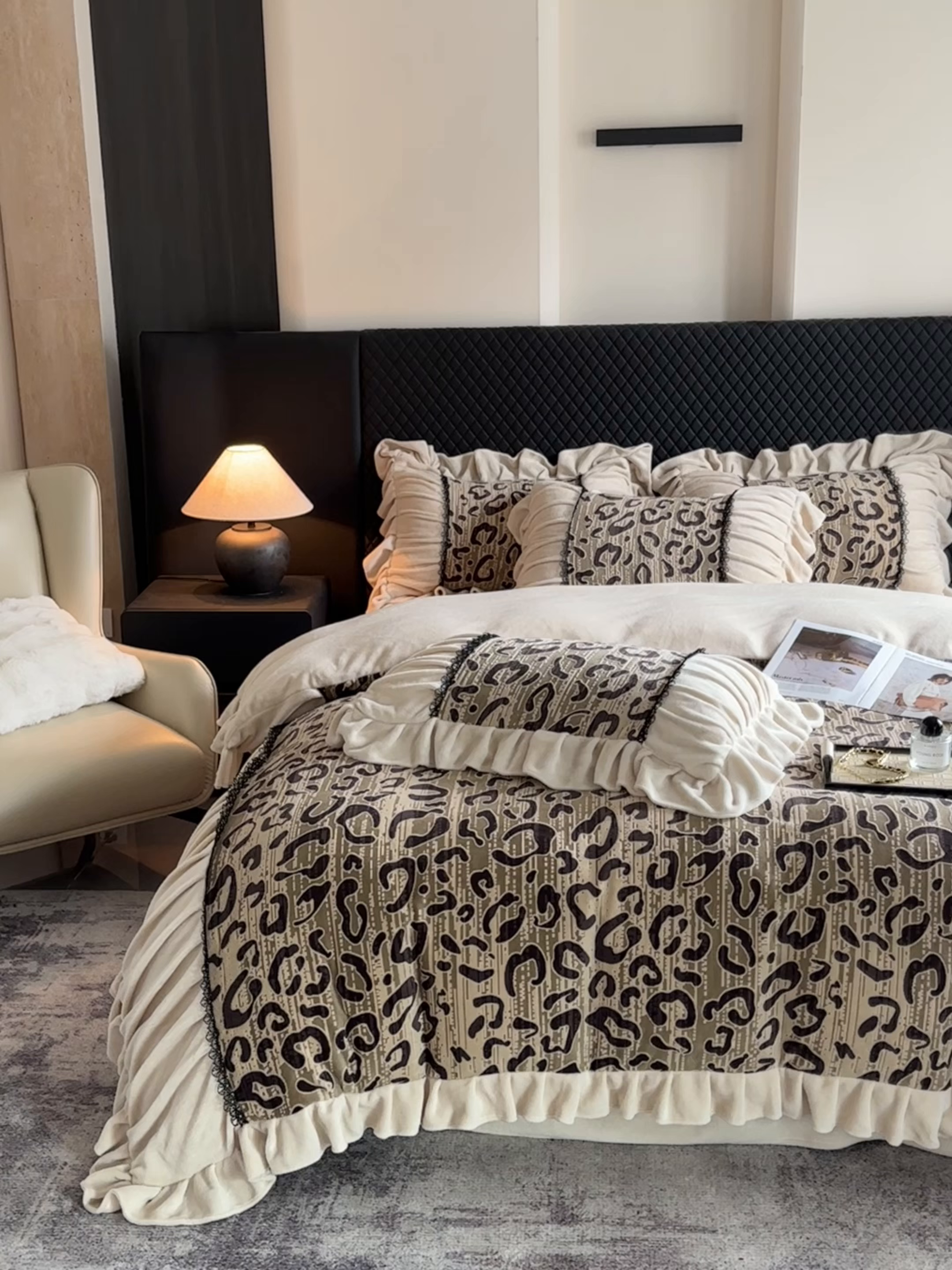 91家纺网 家纺一手货源 找家纺 极简 2025新款立体雕花牛奶绒荷叶边四件套 巴黎-棕