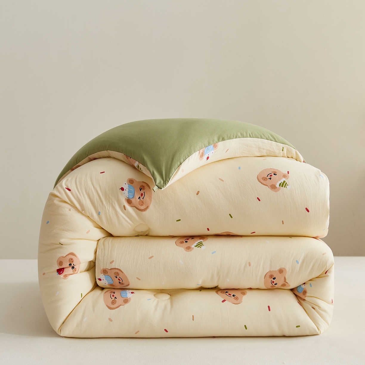 91家纺网 家纺一手货源 找家纺 湘之帛 2025新款A类云朵棉超柔抗菌冬被被子被芯 蛋糕熊熊