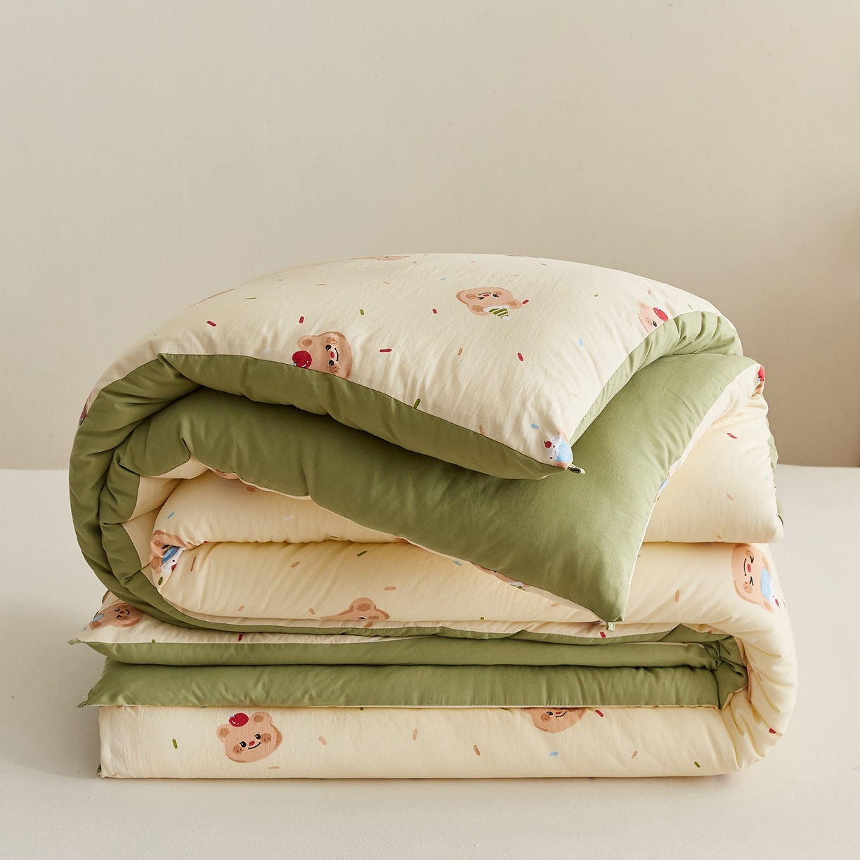 91家纺网 家纺一手货源 找家纺 湘之帛 2025新款A类云朵棉超柔抗菌冬被被子被芯 蛋糕熊熊