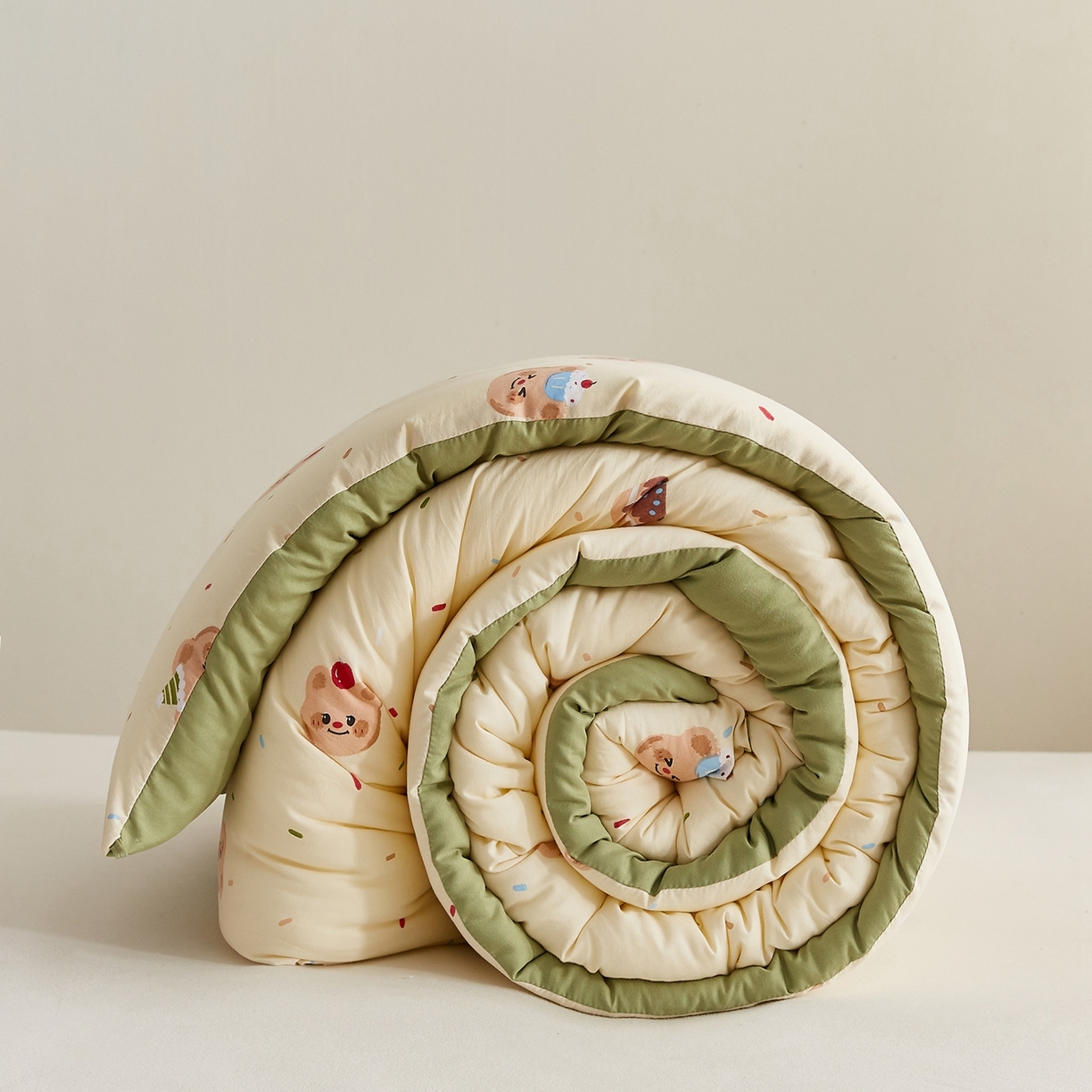 91家纺网 家纺一手货源 找家纺 湘之帛 2025新款A类云朵棉超柔抗菌冬被被子被芯 蛋糕熊熊