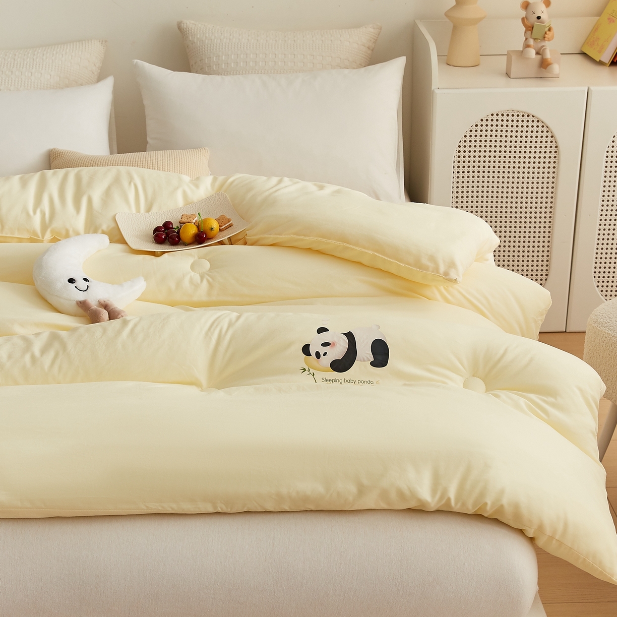 91家纺网 家纺一手货源 找家纺 湘之帛 2025新款A类云朵棉超柔抗菌冬被被子被芯 熊猫肚肚被-奶油黄