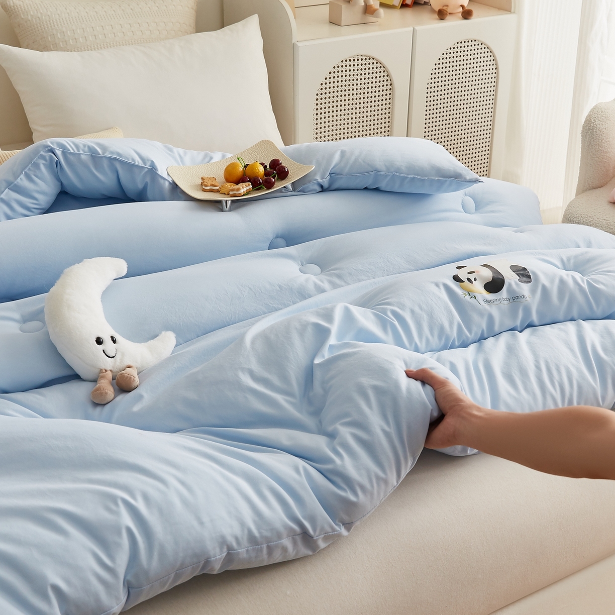 91家纺网 家纺一手货源 找家纺 湘之帛 2025新款A类云朵棉超柔抗菌冬被被子被芯 熊猫肚肚被-许浅蓝
