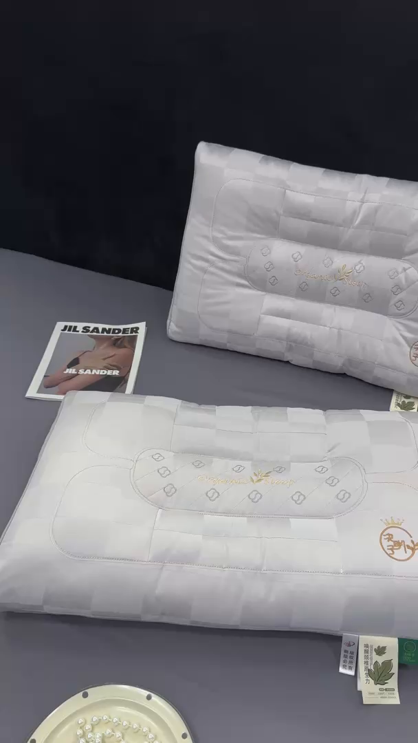 91家纺网 家纺一手货源 找家纺 芯奇想 2025新款棋盘格护颈枕 灰色