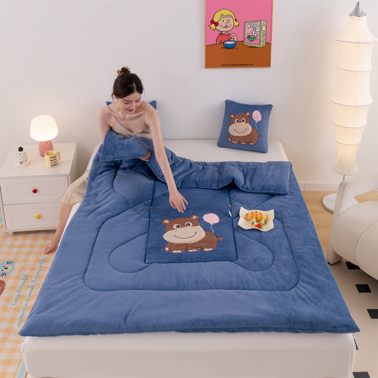 91家纺网 家纺一手货源 找家纺 （总）哩哩熊 2025新款抱枕被子两用加厚牛奶绒二合一汽车载枕头办公室午睡毯子冬天-气球河马