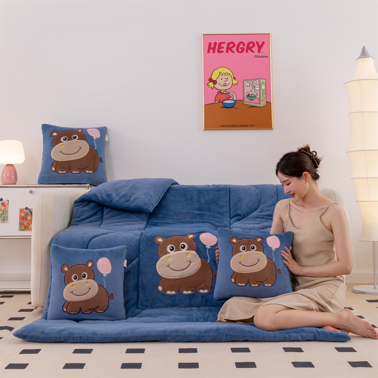 91家纺网 家纺一手货源 找家纺 （总）哩哩熊 2025新款抱枕被子两用加厚牛奶绒二合一汽车载枕头办公室午睡毯子冬天-气球河马