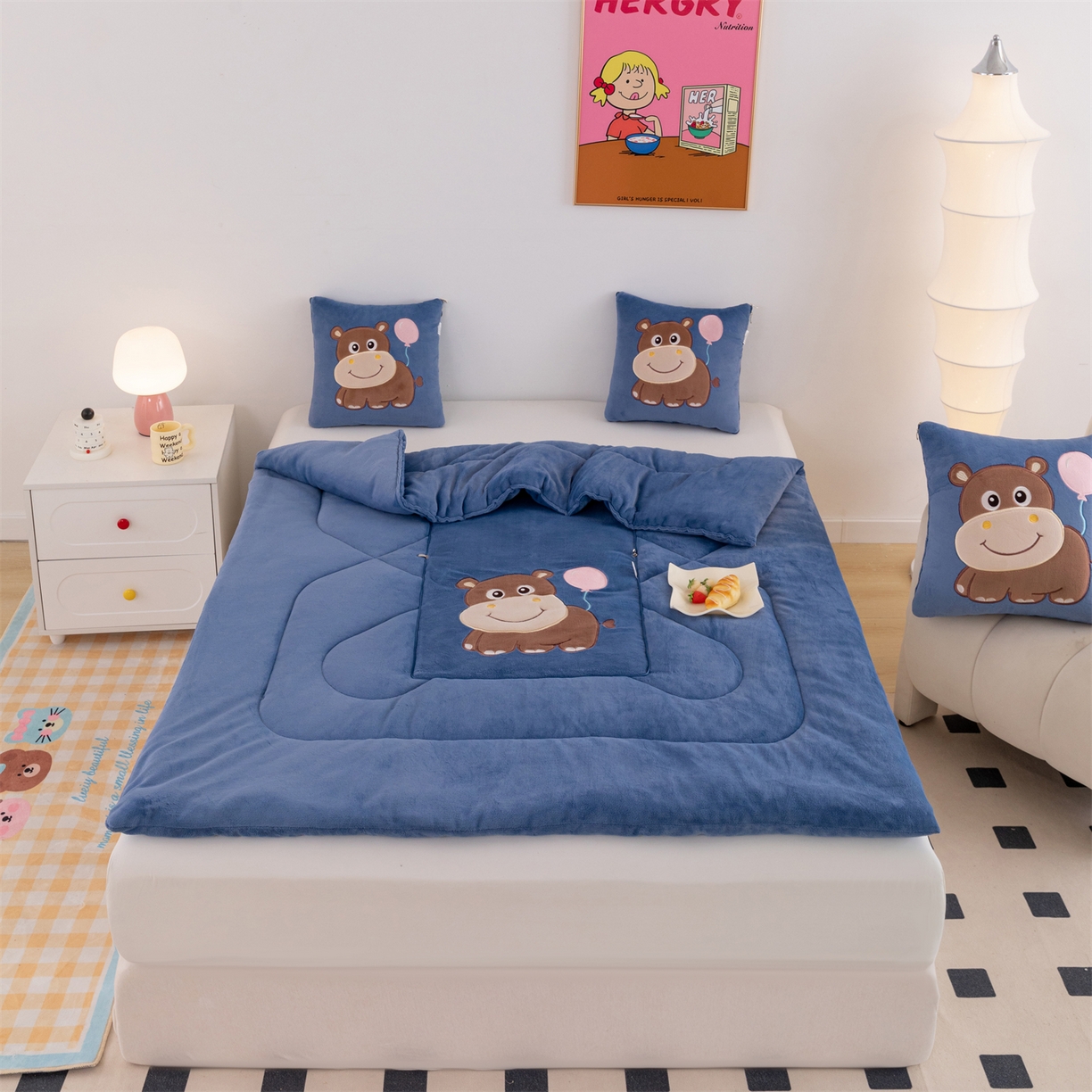 91家纺网 家纺一手货源 找家纺 哩哩熊 2025新款抱枕被子两用加厚牛奶绒二合一汽车载枕头办公室午睡毯子冬天-气球河马 气球河马-宝蓝