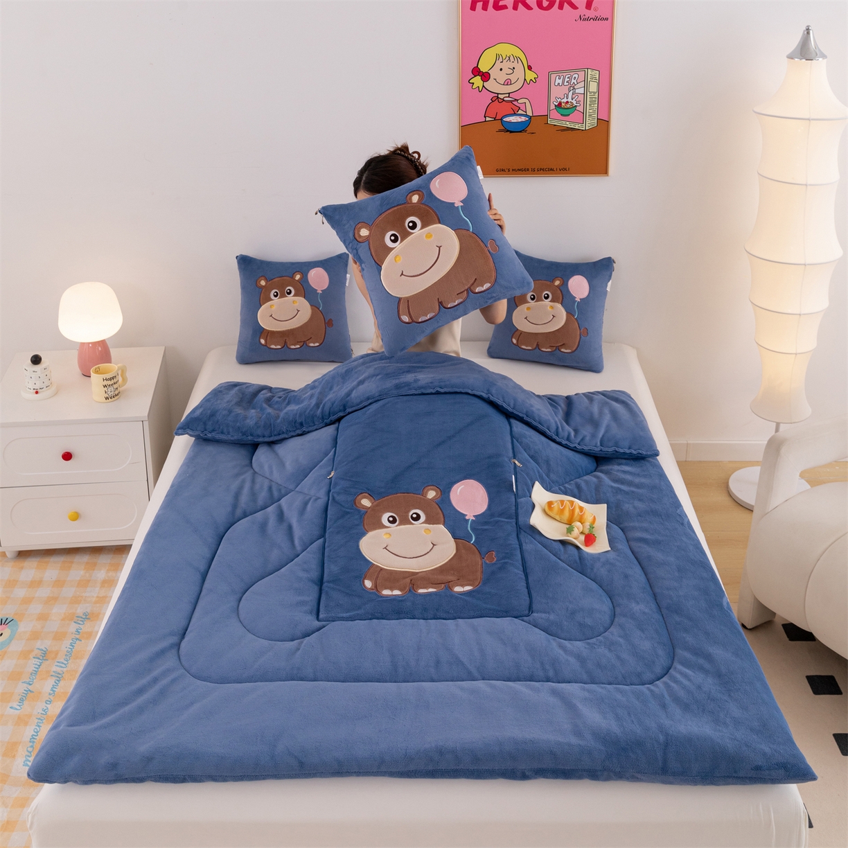 91家纺网 家纺一手货源 找家纺 哩哩熊 2025新款抱枕被子两用加厚牛奶绒二合一汽车载枕头办公室午睡毯子冬天-气球河马 气球河马-宝蓝