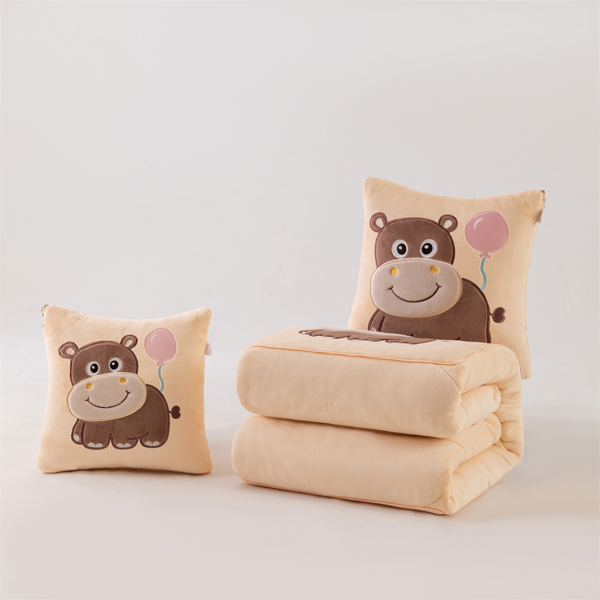 91家纺网 家纺一手货源 找家纺 哩哩熊 2025新款抱枕被子两用加厚牛奶绒二合一汽车载枕头办公室午睡毯子冬天-气球河马 气球河马-麦黄