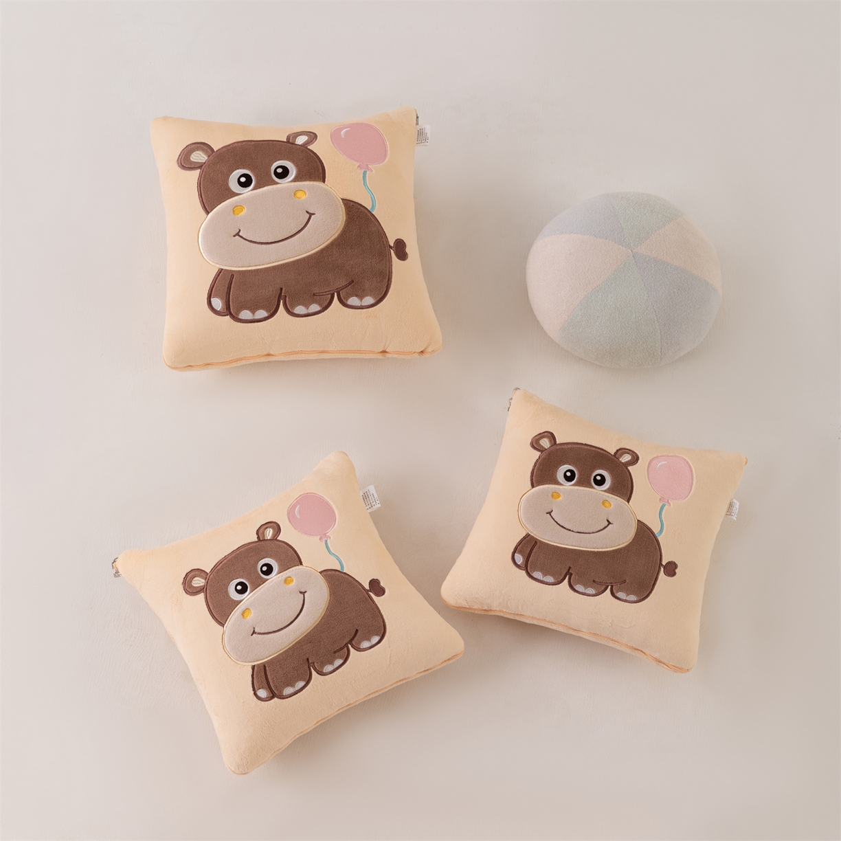 91家纺网 家纺一手货源 找家纺 哩哩熊 2025新款抱枕被子两用加厚牛奶绒二合一汽车载枕头办公室午睡毯子冬天-气球河马 气球河马-麦黄