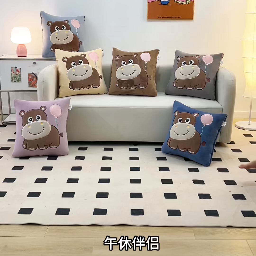 91家纺网 家纺一手货源 找家纺 哩哩熊 2025新款抱枕被子两用加厚牛奶绒二合一汽车载枕头办公室午睡毯子冬天-气球河马 气球河马-深灰