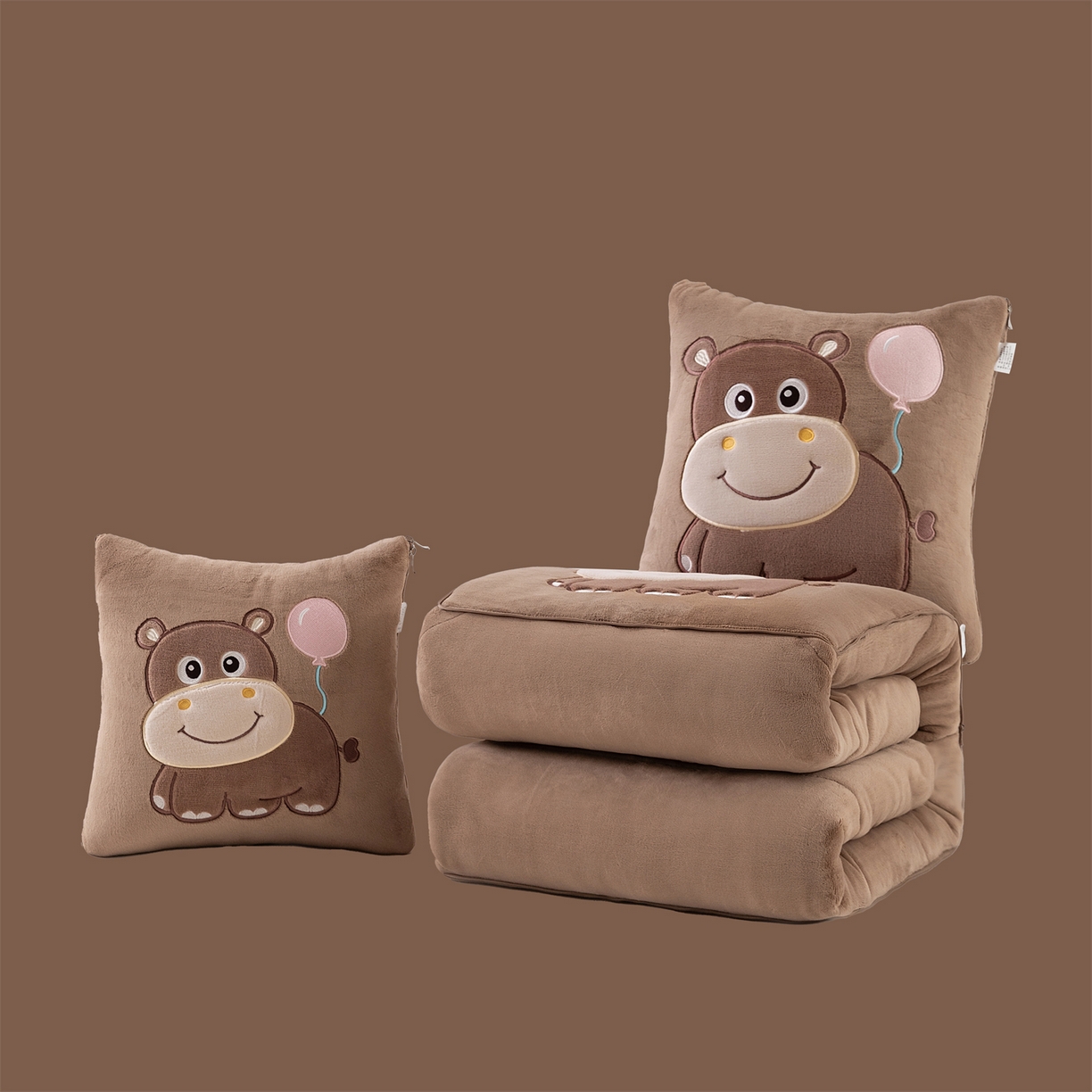 91家纺网 家纺一手货源 找家纺 哩哩熊 2025新款抱枕被子两用加厚牛奶绒二合一汽车载枕头办公室午睡毯子冬天-气球河马 气球河马-深咖