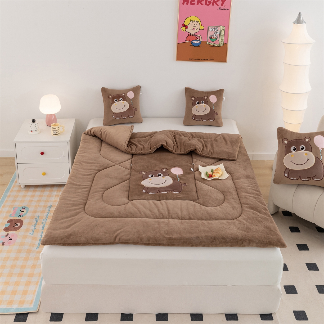 91家纺网 家纺一手货源 找家纺 哩哩熊 2025新款抱枕被子两用加厚牛奶绒二合一汽车载枕头办公室午睡毯子冬天-气球河马 气球河马-深咖