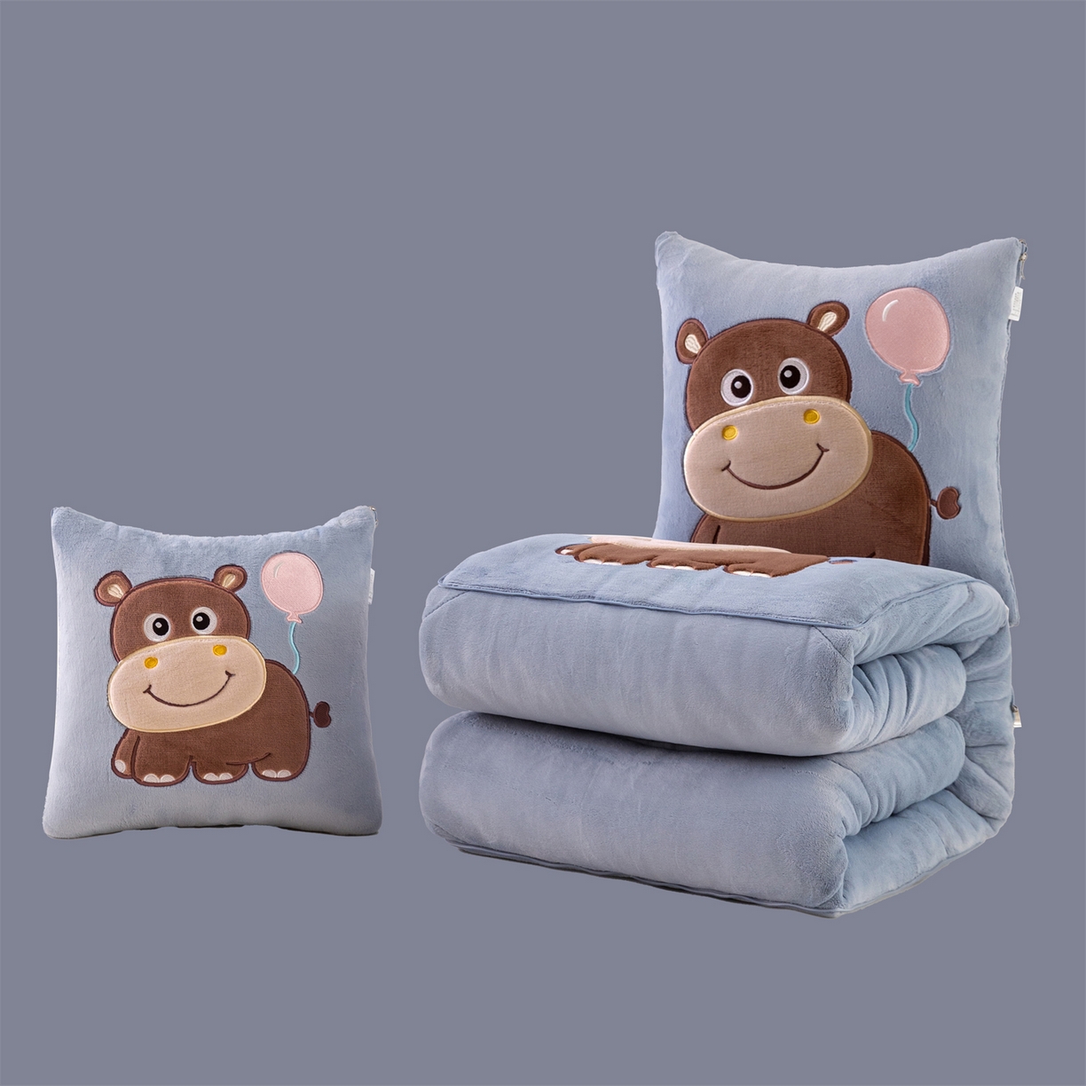 91家纺网 家纺一手货源 找家纺 哩哩熊 2025新款抱枕被子两用加厚牛奶绒二合一汽车载枕头办公室午睡毯子冬天-气球河马 气球河马-雾蓝