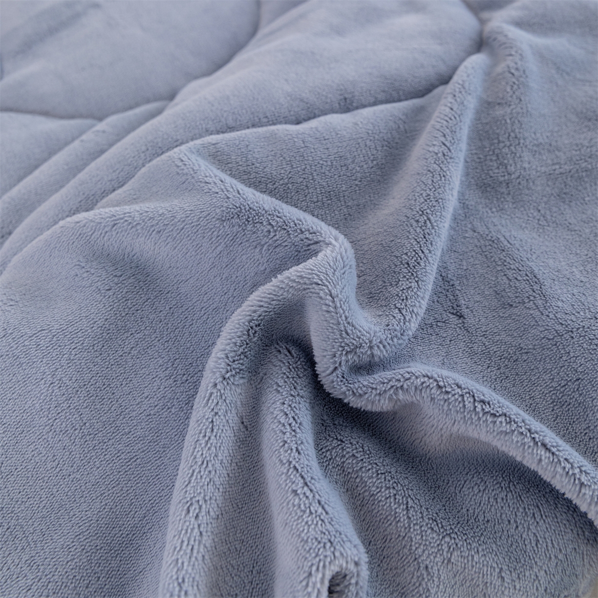 91家纺网 家纺一手货源 找家纺 哩哩熊 2025新款抱枕被子两用加厚牛奶绒二合一汽车载枕头办公室午睡毯子冬天-气球河马 气球河马-雾蓝