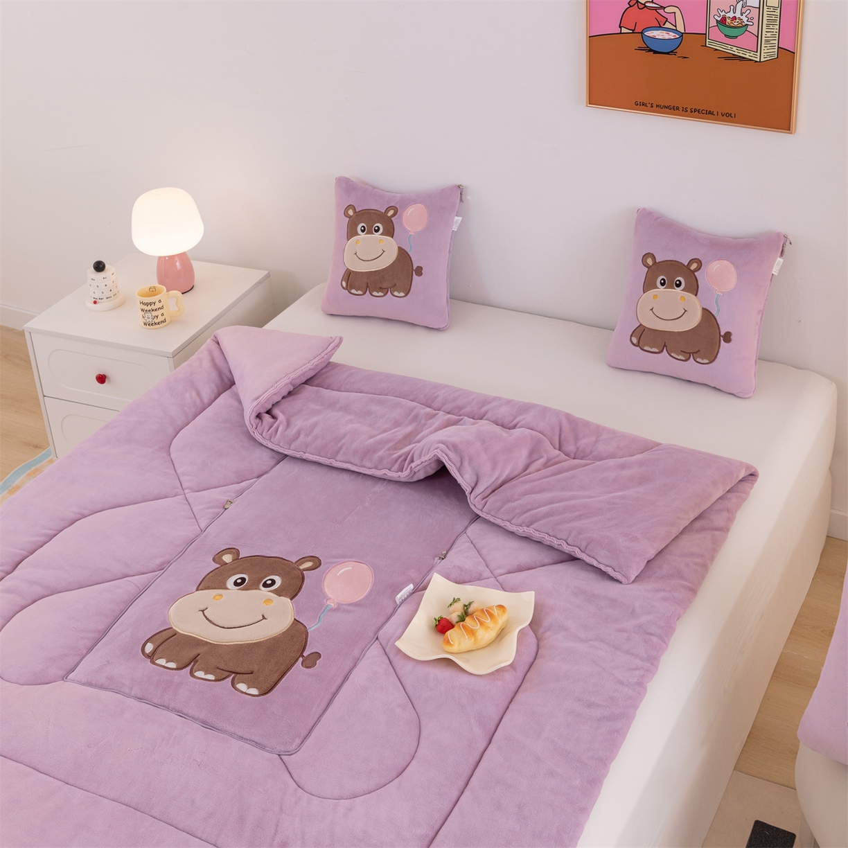 91家纺网 家纺一手货源 找家纺 哩哩熊 2025新款抱枕被子两用加厚牛奶绒二合一汽车载枕头办公室午睡毯子冬天-气球河马 气球河马-香芋紫