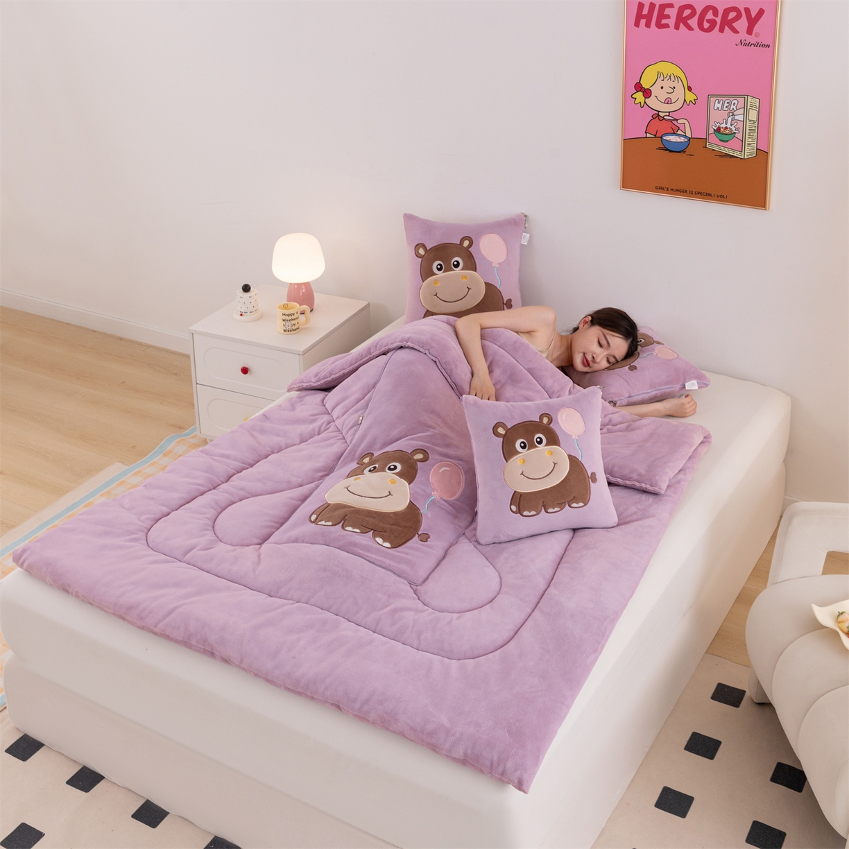 91家纺网 家纺一手货源 找家纺 哩哩熊 2025新款抱枕被子两用加厚牛奶绒二合一汽车载枕头办公室午睡毯子冬天-气球河马 气球河马-香芋紫