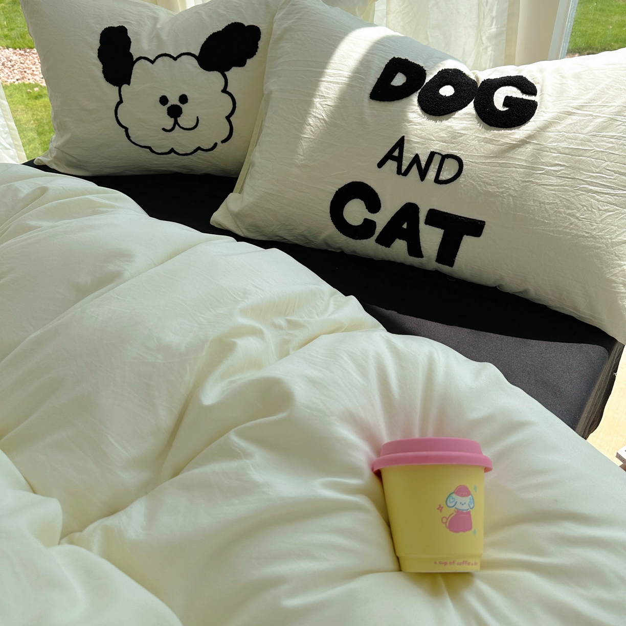 91家纺网 家纺一手货源 找家纺 花伞家居 2025新款毛巾绣水洗棉小红书风四件套（提供买家秀） 猫猫狗狗米黄