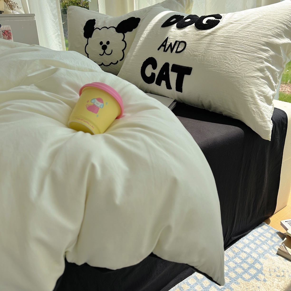 91家纺网 家纺一手货源 找家纺 花伞家居 2025新款毛巾绣水洗棉小红书风四件套（提供买家秀） 猫猫狗狗米黄