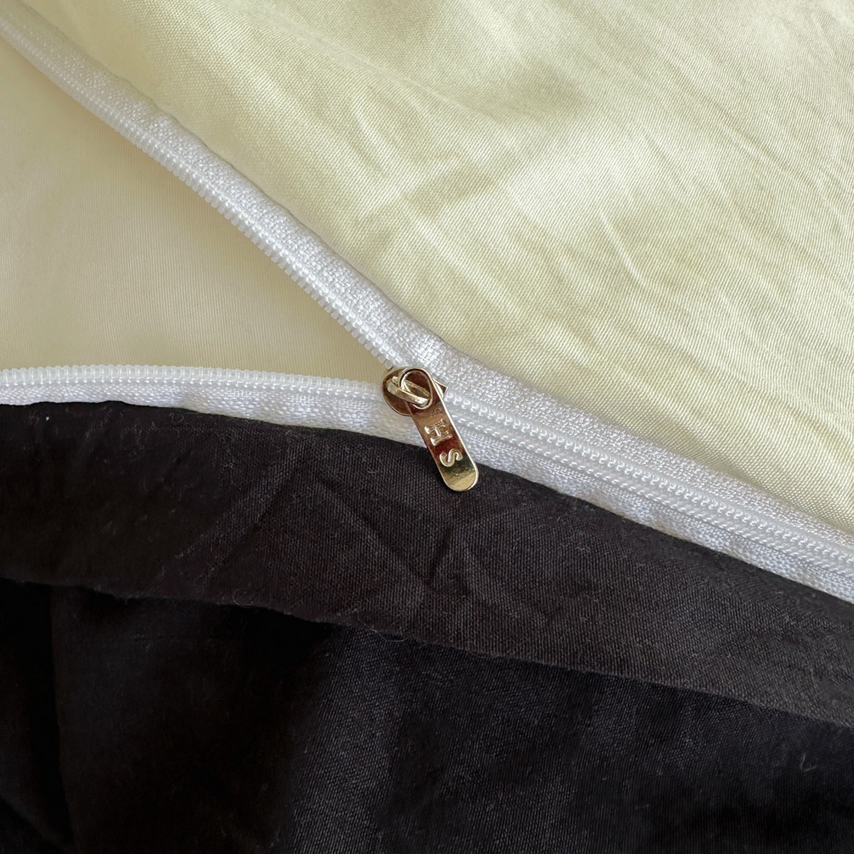 91家纺网 家纺一手货源 找家纺 花伞家居 2025新款毛巾绣水洗棉小红书风四件套（提供买家秀） 猫猫狗狗米黄