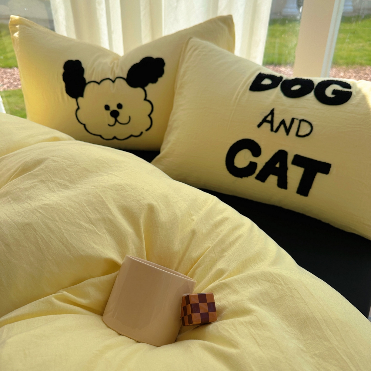 91家纺网 家纺一手货源 找家纺 花伞家居 2025新款毛巾绣水洗棉小红书风四件套（提供买家秀） 猫猫狗狗奶黄