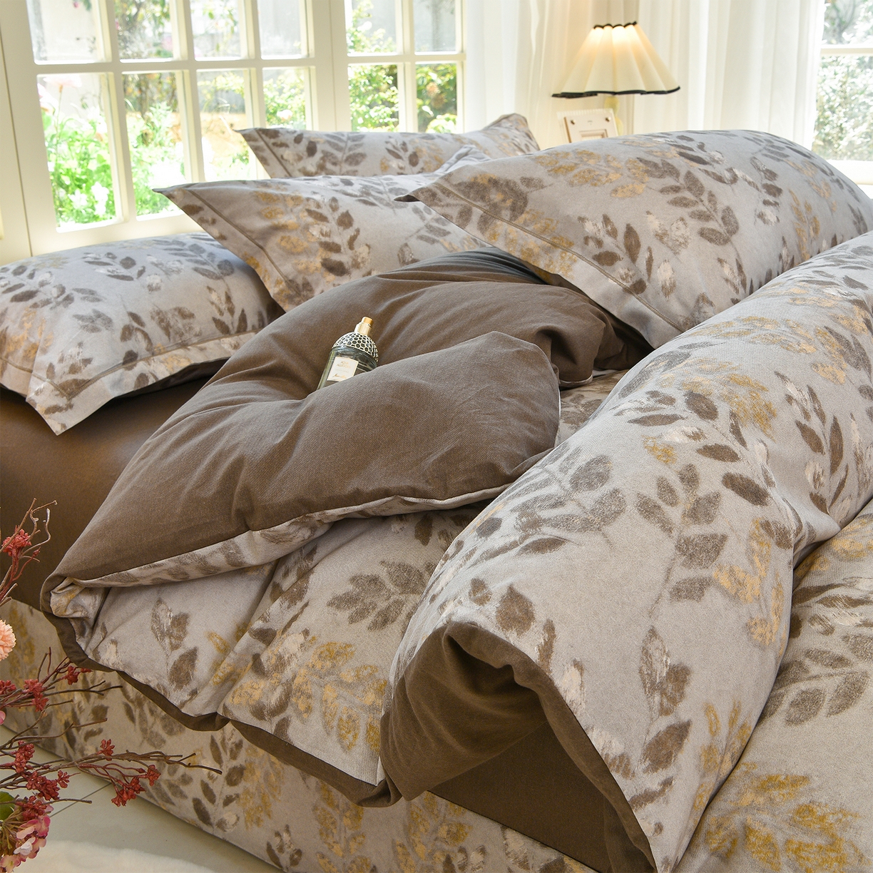 91家纺网 家纺一手货源 找家纺 董成龙家纺 2025新款全棉磨毛数码印花四件套 折枝春山-咖