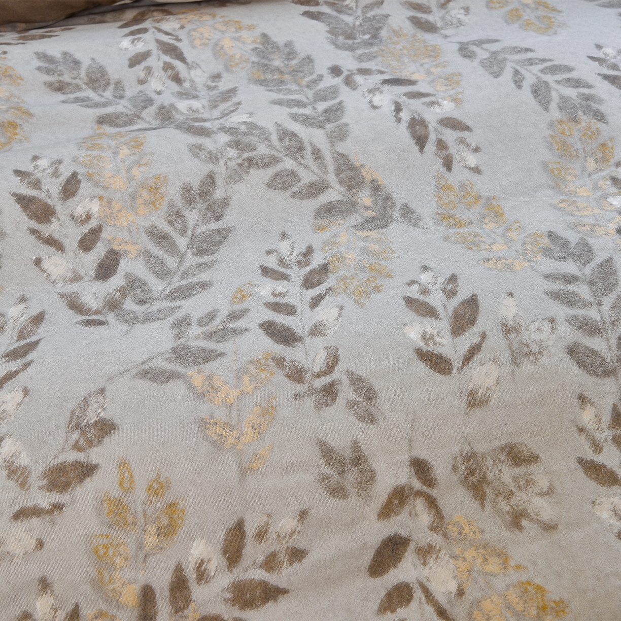 91家纺网 家纺一手货源 找家纺 董成龙家纺 2025新款全棉磨毛数码印花四件套 折枝春山-咖