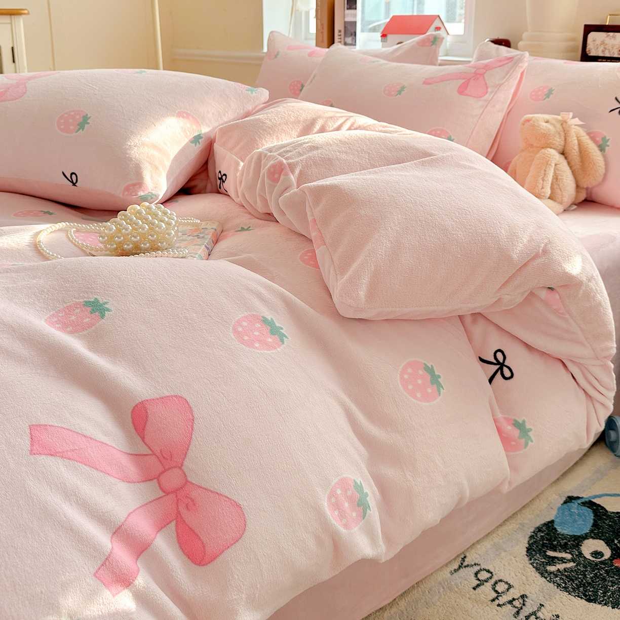 91家纺网 家纺一手货源 找家纺 水木坊 2025新款A加厚牛奶绒印花四件套-含买家秀 草莓牛奶