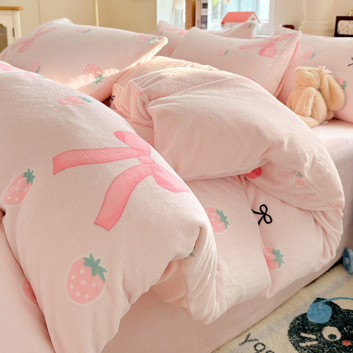 91家纺网 家纺一手货源 找家纺 水木坊 2025新款A加厚牛奶绒印花四件套-含买家秀 草莓牛奶