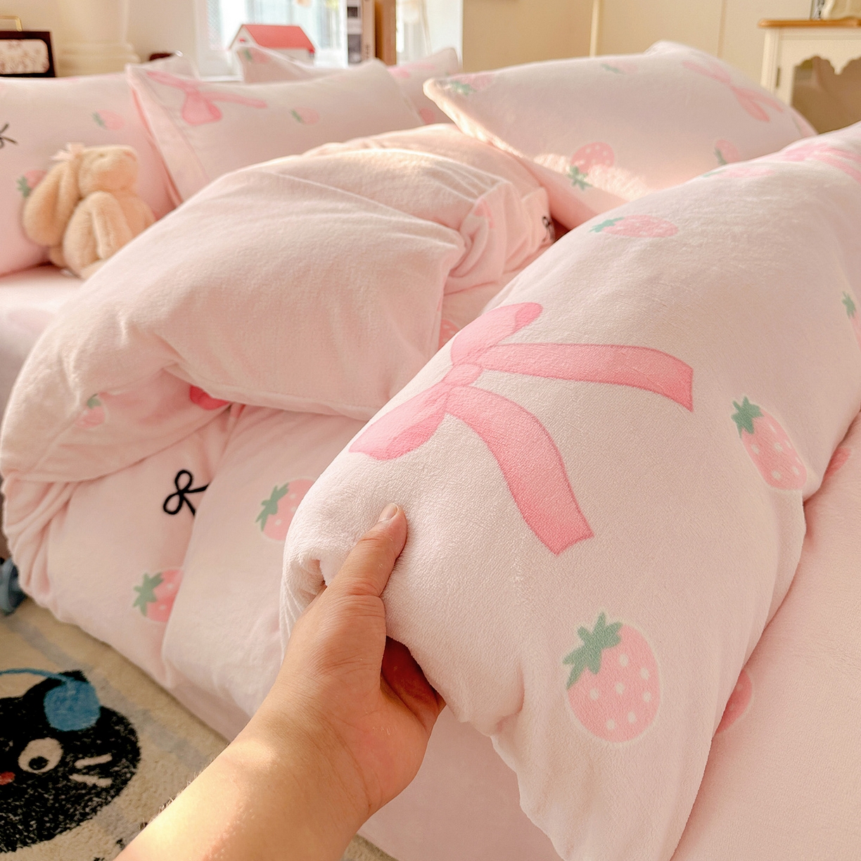 91家纺网 家纺一手货源 找家纺 水木坊 2025新款A加厚牛奶绒印花四件套-含买家秀 草莓牛奶