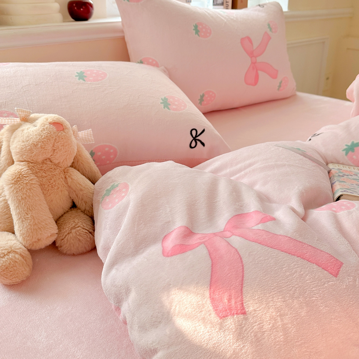 91家纺网 家纺一手货源 找家纺 水木坊 2025新款A加厚牛奶绒印花四件套-含买家秀 草莓牛奶