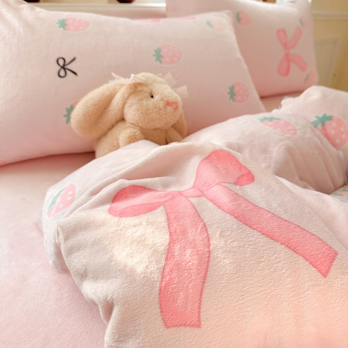 91家纺网 家纺一手货源 找家纺 水木坊 2025新款A加厚牛奶绒印花四件套-含买家秀 草莓牛奶