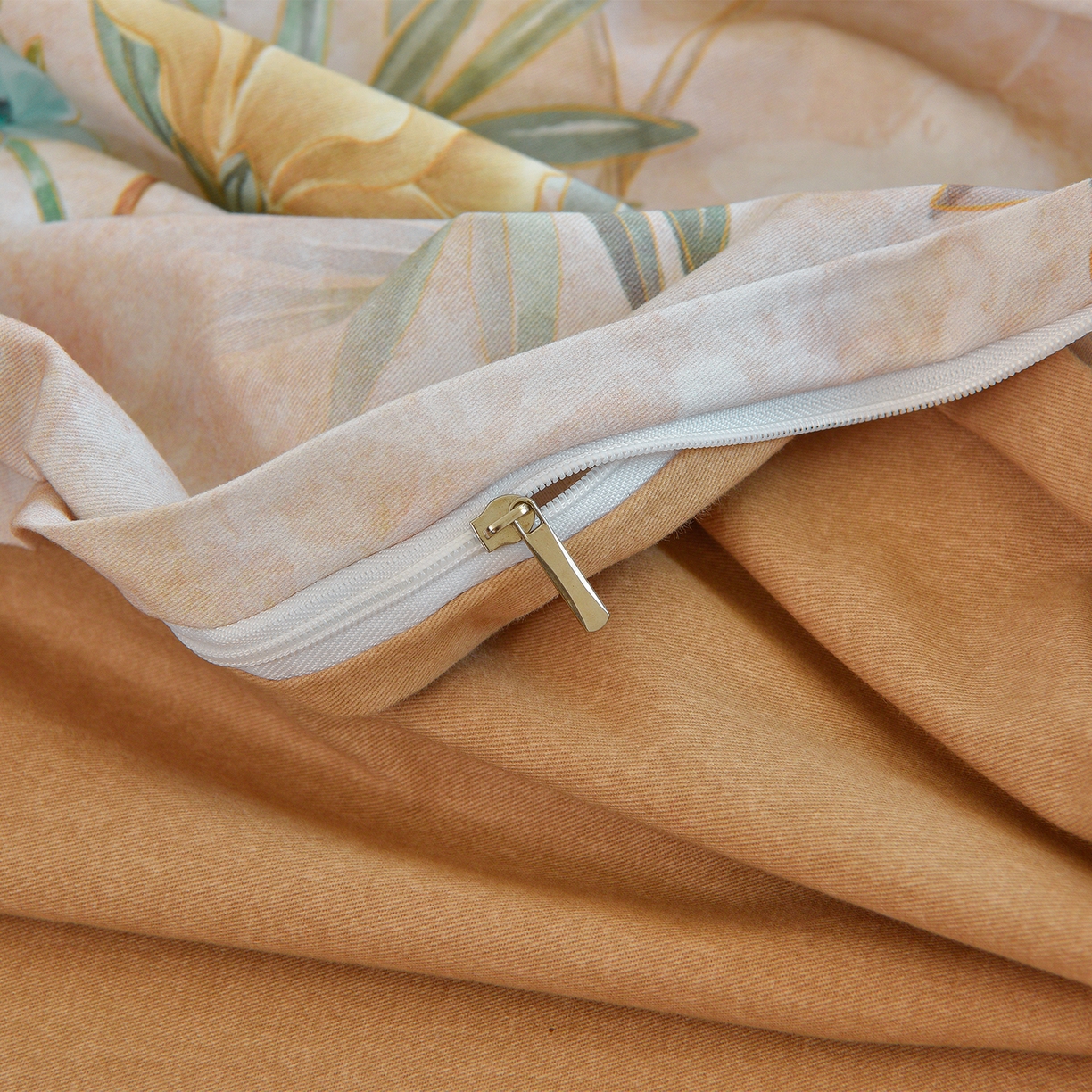 91家纺网 家纺一手货源 找家纺 董成龙家纺 2025新款全棉磨毛数码印花四件套 美伊-咖